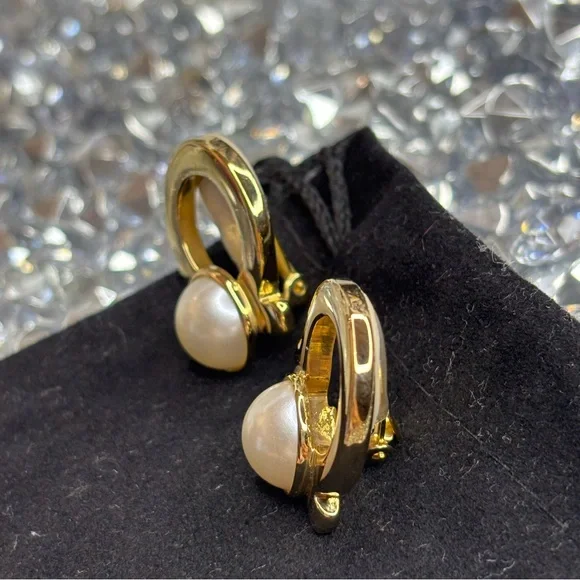 Ferragamo vintage Gancini pearl earrings with COA EUC - Picture 7 of 15